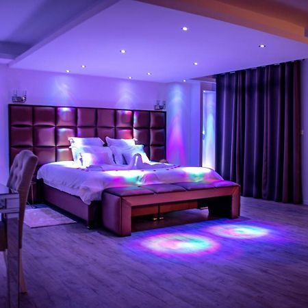 Spalace Cuincy Bagian luar foto