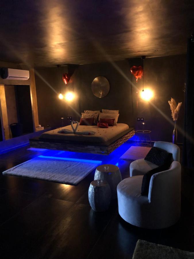 Spalace Cuincy Bagian luar foto